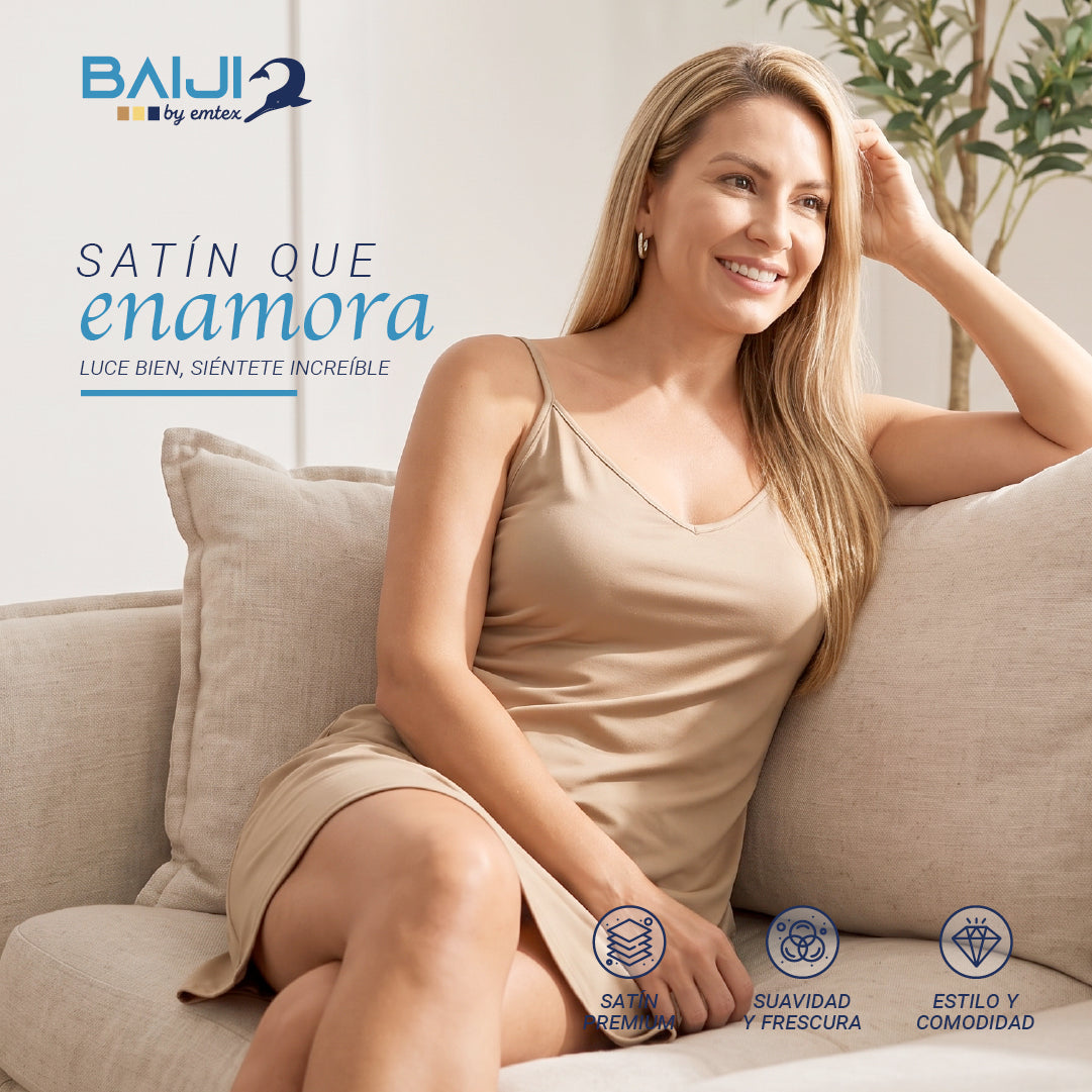Bata de satín con tiras ajustables